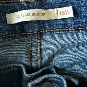 Levi's Classic Bootcut Jeans in Denim Blue
